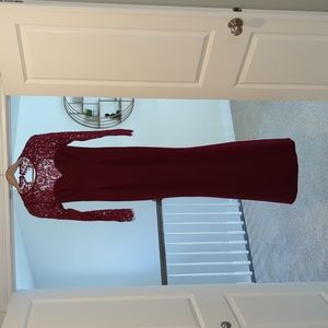 Lulu's small burgundy dress